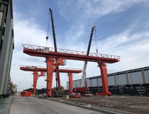 上海L型單梁吊鉤門式起重機(jī)