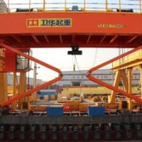 ?？陉?yáng)極炭塊堆垛起重機(jī)
